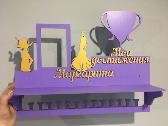 Медальниця танці, іменна з поличкою, дерев'яна, тримач для медалей, медальниці