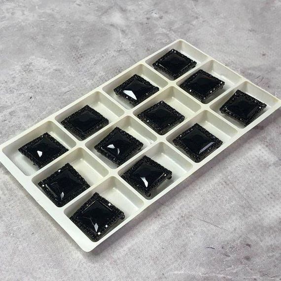 Стразы стеклянные 17х17 мм пришивные, Crystal black | Зображення 1