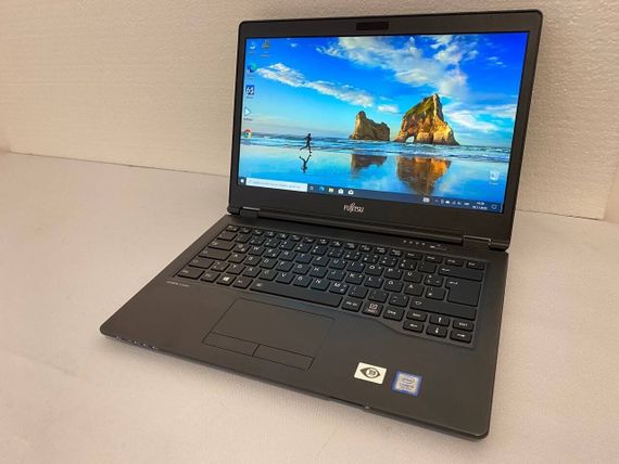 Ноутбук Fujitsu LifeBook U748 / 14" (1920x1080) IPS / Intel Core i5-7200U (2 (4) ядра по 2.5 - 3.1 GHz) / 12 GB DDR4 / 256 GB SSD / Intel HD Graphics 620 / WebCam б/в | Зображення 1