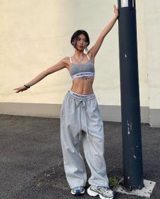 Женские широкие свободные штаны трикотажные на затяжках снизу SS700 цвет серый, размер onesize 42/46