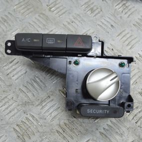 Кнопка аварійної сигналізації Toyota Yaris 1999-2003 Кнопка аварійки Тойота Яріс 758294