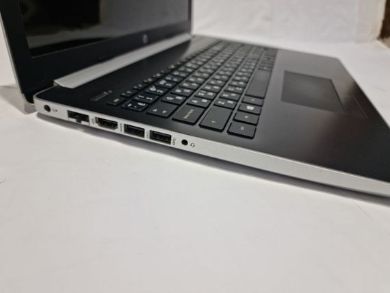 Ультрабук Б-класс HP Notebook - 15-da0072ns / 15.6" (1366x768) TN / Intel Core i7-8550U (4 (8) ядра по 1.8 - 4.0 GHz) / 8 GB DDR4 / 256 GB SSD + 1000 GB HDD / nVidia GeForce MX130, 2 GB GDDR5, 64-bit / WebCam б/у | Зображення 3
