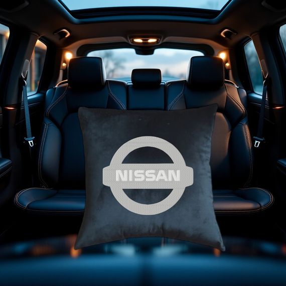 Авто Подушка c вишивкою логотипу марки ніссан nissan чорний автомобілісту 03772