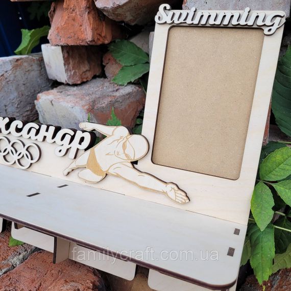 Медальниця з фоторамкою і полицею для кубків  Дерев'яний тримач для медалей  Органайзер для нагород плавання | Зображення 4