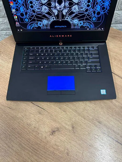Ноутбук Dell Alienware 15 R3 15.6" FHD IPS i5 7300HQ 8Gb SSD 256Gb GTX 1050Ti Б/В | Зображення 1