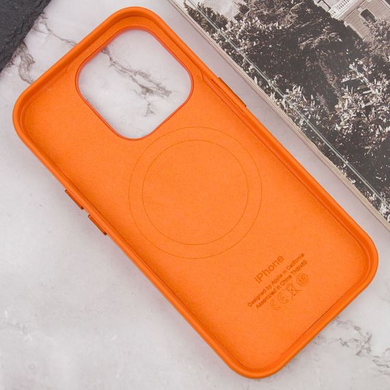 Кожаный чехол Leather Case (AAA) with MagSafe and Animation для Apple iPhone 14 Pro (6.1") Orange | Зображення 5