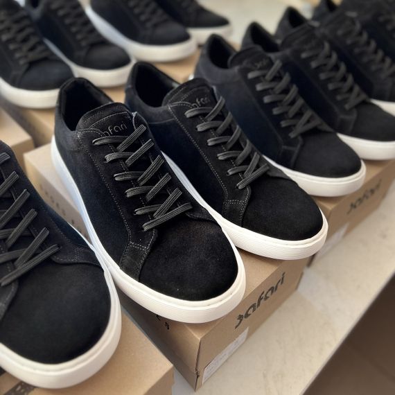 Стильні замшеві чорні кеди 40 розмір | Зображення 3