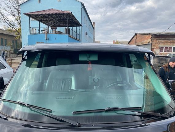 Козырек на лобовое стекло (черный глянец, 5мм) для Volkswagen T4 Caravelle/Multivan | Зображення 5