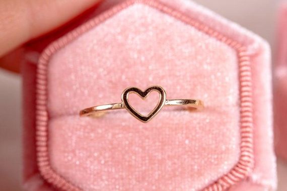 Кольцо из желтого золота с сердечком 15.5 | Зображення 5