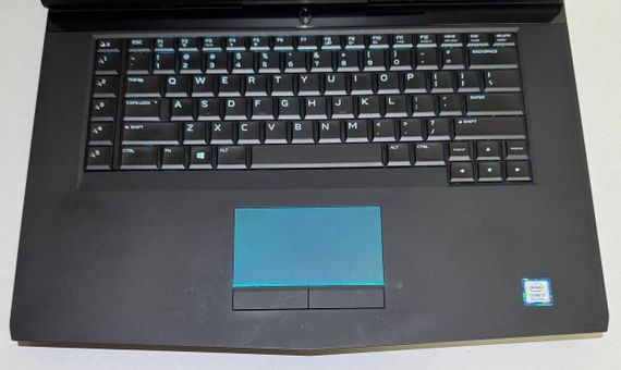 Игровой ноутбук Dell Alienware 15 R4 / 15.6" (1920x1080) IPS / Intel Core i7-8750H (6 (12) ядра по 2.2 - 4.1 GHz) / 16 GB DDR4 / 256 GB SSD + 500 GB HDD / nVidia GeForce GTX 1060, 6 GB GDDR5, 192-bit / WebCam б/у | Зображення 2