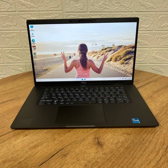 Ультрабук Б-класс Dell Latitude 7520 / 15.6" (1920x1080) IPS / Intel Core i5-1135G7 (4 (8) ядра по 2.4 - 4.2 GHz) / 8 GB DDR4 / 256 GB SSD / Intel Iris Xe Graphics / WebCam б/у | Зображення 1