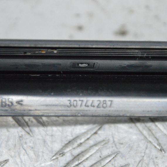 Накладка порога предня права Volvo V50 2004-2012 Молдинг порога правий Вольво В50 30744287 | Зображення 2