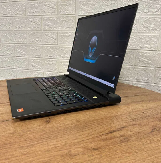 Ноутбук Dell Alienware m18 480Hz Ryzen 9 7945HX 32Gb SSD1Tb RX 7900M 16Gb Б/В | Зображення 1