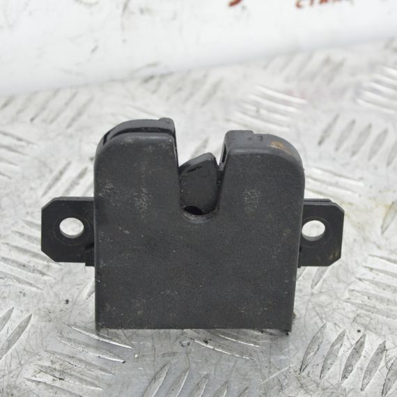 Замок кришки багажника Volkswagen Golf IV Hatchback 1997-2003 Замок задніх дверей Фольксваген Гольф 1J6827505B