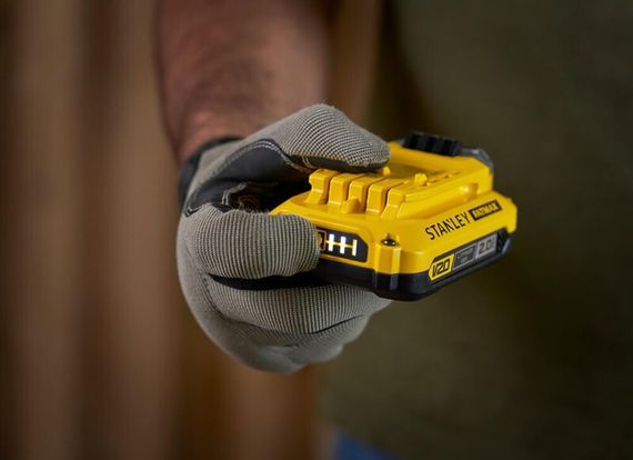 Зарядний пристрій та 2 акумулятори 18В STANLEY FATMAX SFMCB12D2 | Зображення 1
