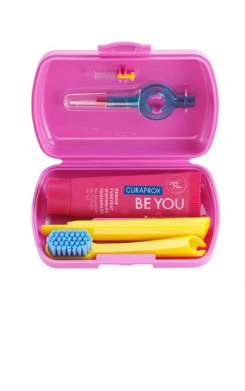 Дорожній набір Curaprox TSBY/Travel Set: розкладна щітка CS5460 Ultra Soft, міні-паста BE YOU, 10мл., йоржики: 07 та 09 з одним тримачем та тревел-кейс. 6 варіантів кольору кейсу в асортименті. | Зображення 5