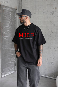 Футболка з мерчем