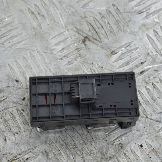 Блок керування склопідйомниками передніх лівих дверей Audi A1 Q3 2011-2018 Ауді а1 ку3 8U0959851 | Зображення 1