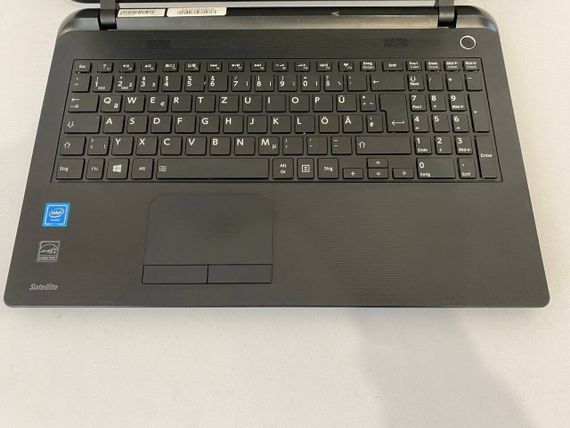 Ноутбук Б-класс Toshiba Satellite C50-B-1CD5 / 15.6" (1366x786) TN / Intel Celeron N2840 (2 ядра по 2.16 - 2.58 GHz) / 8 GB DDR3 / 750 GB HDD / Intel HD Graphics / WebCam / DVD-ROM б/у | Зображення 3