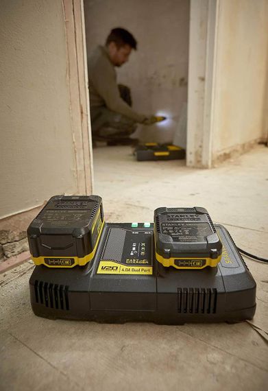 Зарядний пристрій на 2 акумулятори 18В STANLEY FATMAX SFMCB24 | Зображення 3