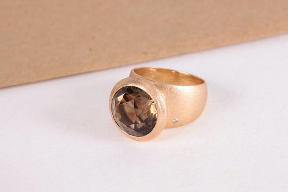 Кольцо из матового красного золота с Раухтопазом и бриллиантом 15.5 | Зображення 1