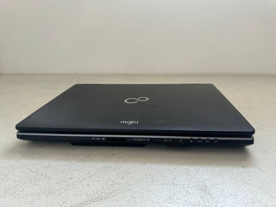 Ноутбук Fujitsu LifeBook S752 / 14" (1366x768) TN / Intel Core i5-3340M (2 (4) ядра по 2.7 - 3.4 GHz) / 8 GB DDR3 / 120 GB SSD / Intel HD Graphics 4000 / WebCam / VGA б/у + Подарок Умная интерактивная зубная щетка Colgate Connect M1 / Bluetooth | Зображення 4