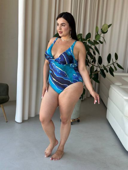 Суцільний купальник PLUS SIZE в мраморному принті з парео | Зображення 2