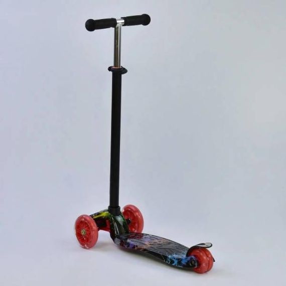 Самокат четырехколесный пластмассовый с подсветкой колес Молнии цветные А24659 MAXI Best Scooter Красный