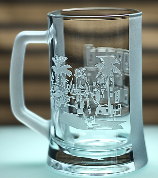 Пивной бокал с ручкой 670 мл ГТА с гравировкой кружка Grand Theft Auto Подарок геймера GTA | Зображення 1