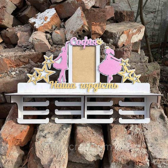 Медальница с фоторамкой и полкой для кубков Деревянный держатель для медалей Органайзер для наград | Зображення 4