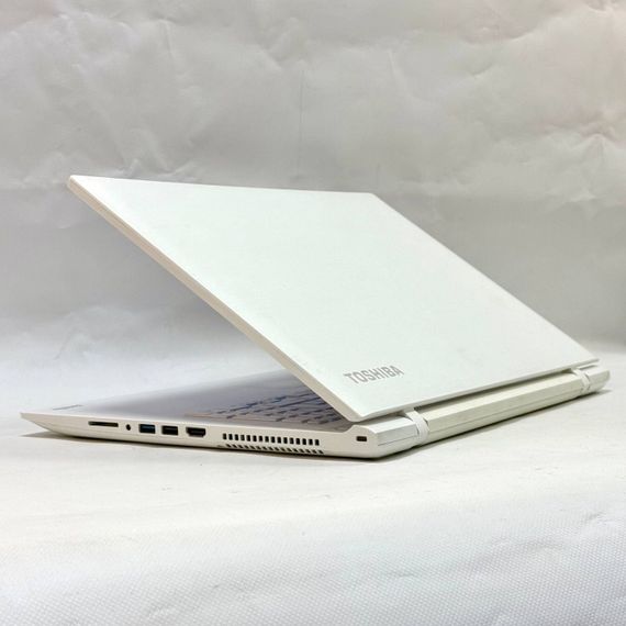 Ноутбук Toshiba Satellite C70 / 17.3" (1600x900) TN / Intel Core i3-5005U (2 (4) ядра по 2.0 GHz) / 8 GB DDR3 / 256 GB SSD / Intel HD Graphics 5500 / WebCam / DVD-ROM / Windows 10 Pro б/у | Зображення 6