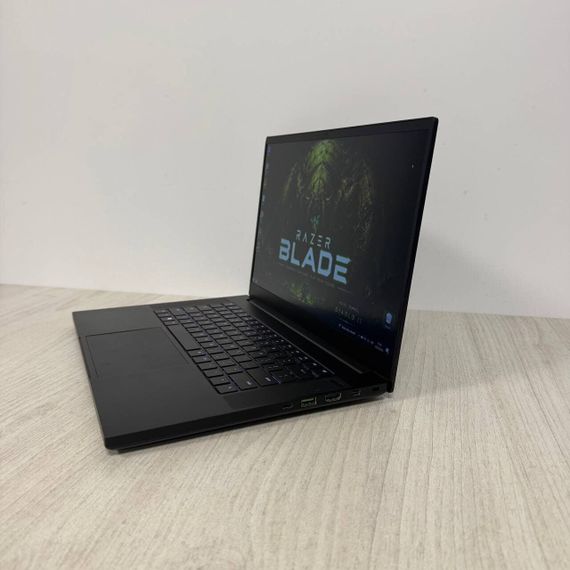 Ігровий ноутбук Razer Blade 15 RZ09-02705 / 15.6" (1920x1080) IPS / Intel Core i7-8750H (6 (12) ядер по 2.2 - 4.1 GHz) / 16 GB DDR4 / 512 GB SSD / nVidia GeForce GTX 1060 Max-Q, 6 GB GDDR5, 192-bit / WebCam б/в | Зображення 4