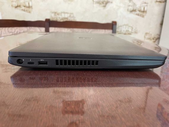 Мобильная рабочая станция Dell Precision 3541 / 15.6" (1920x1080) IPS / Intel Core i7-9750H (6 (12) ядер по 2.6 - 4.5 GHz) / 16 GB DDR4 / 256 GB SSD / nVidia Quadro P620, 4 GB GDDR5, 128-bit / WebCam б/у | Зображення 4