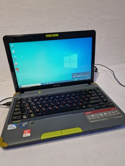 Ноутбук Б-класс Toshiba Satellite L630 / 13.3" (1366x768) TN / Intel Core i5-430M (2 (4) ядра по 2.27 - 2.53 GHz) / 4 GB DDR3 / 120 GB SSD / Intel HD Graphics / WebCam / DVD-RW / Win 10 б/у | Зображення 1