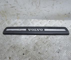 Накладка порога предня права Volvo V50 2004-2012 Молдинг порога правий Вольво В50 30744287