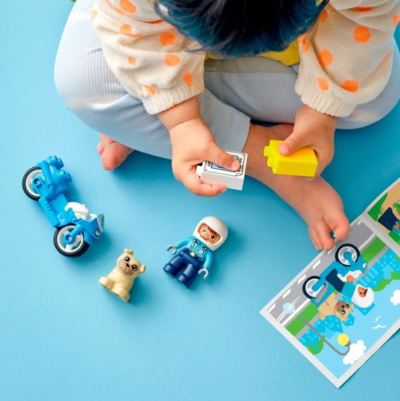 Конструктор LEGO DUPLO Town Поліцейський мотоцикл 10967 (10967) | Зображення 2