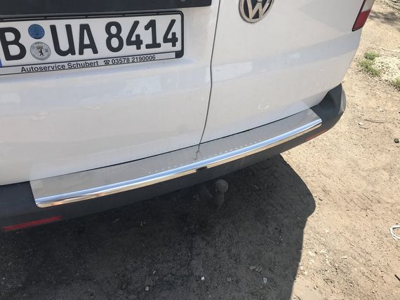 Накладка на задний бампер с загибом (Carmos V1, сталь) для Volkswagen T5 2010-2015 гг | Зображення 2
