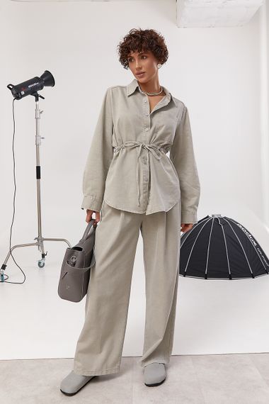 Котоновий вільний костюм із сорочкою на кнопках та прямими штанами - сірий цвет, ONE SIZE (є розміри) | Зображення 3