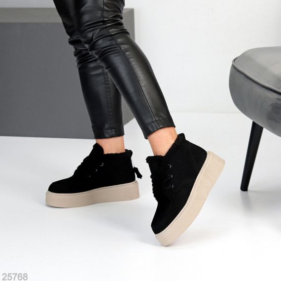 Стильные зимние черные замшевые ботинки на утолщенной бежевой подошве | Зображення 7