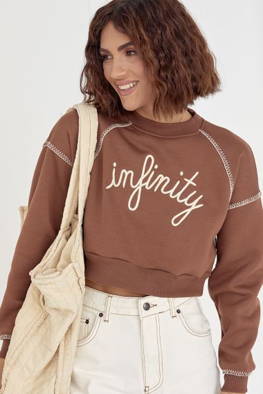 Короткий утепленный свитшот с вышитой надписью Infinity коричневый цвет S | Зображення 5