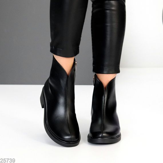 Практичні універсальні чорні зимові шкіряні черевики низький хід | Зображення 4