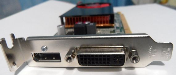 Дискретная видеокарта AMD Radeon R7 250, 2 GB DDR3, 128-bit / 1x DVI, 1x DisplayPort / Для корпусов форм-фактора Tower + Переходник DVI-VGA б/у | Зображення 3