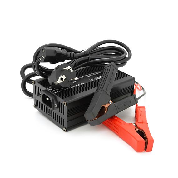 Зарядний пристрій для акумуляторів Li-ion 12V (12,6V),3S,15A, + крокодили, індикація, 135х90х50mm