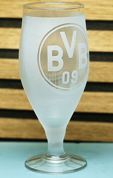 Пивной бокал 500 мл ФК Боруссия Дортмунд Borussia на ножке с гравировкой кружка фаната футбола | Зображення 1