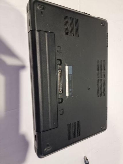 Ноутбук Б-класс Dell Latitude E5440 / 14" (1366x768) TN / Intel Core i7-4600U (2 (4) ядра по 2.1 - 3.3 GHz) / 16 GB DDR3 / 128 GB SSD / nVidia GeForce GT 720M, 2 GB DDR3, 64-bit / WebCam б/у | Зображення 6
