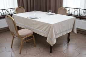 Cкатерть Kayra бархатная, однотонная 165х300 см Кремовая