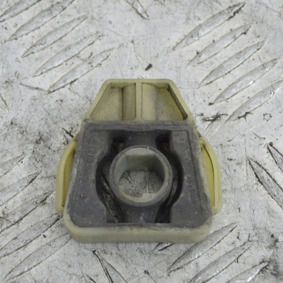 Кронштейн радіатора верхній Skoda Fabia I 1999-2008 Кріплення подушка радіатора Шкода Фабія 6Q0121367 | Зображення 1