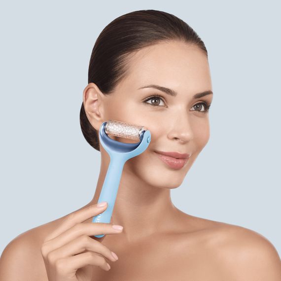 Електронний ролер для обличчя та тіла з мікроголками GESKE MicroNeedle Face&Body Roller 8в1 aquamarine | Зображення 3