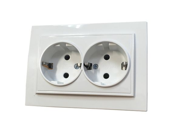 Розетка внутренней установки 2-я з/к белая IP20 Malta Ny95000967
