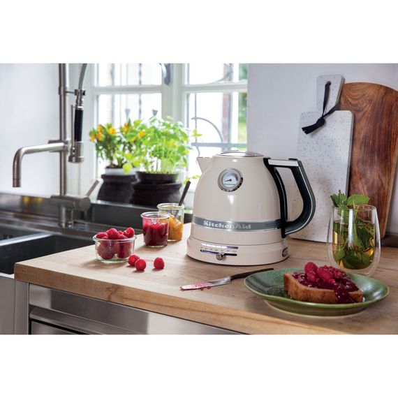 Електрочайник KitchenAid Artisan 5KEK1522EAC, кремовий | Зображення 7